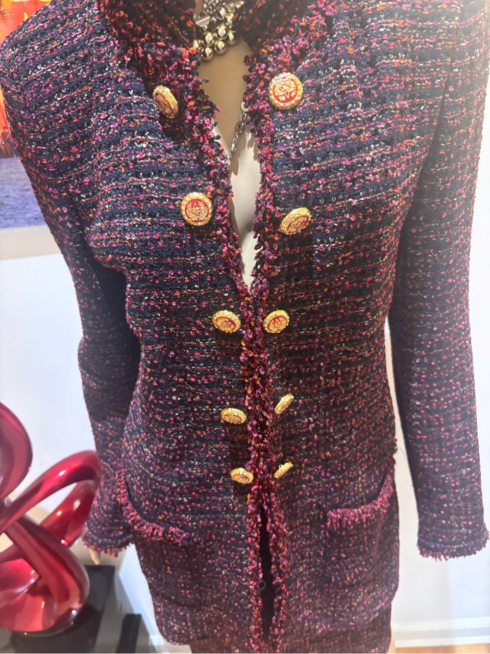 St. John Red Pink multi tweed skirt suit Bouclé Blazer Gold Buttons 12 L shimmer - Picture 3 of 9